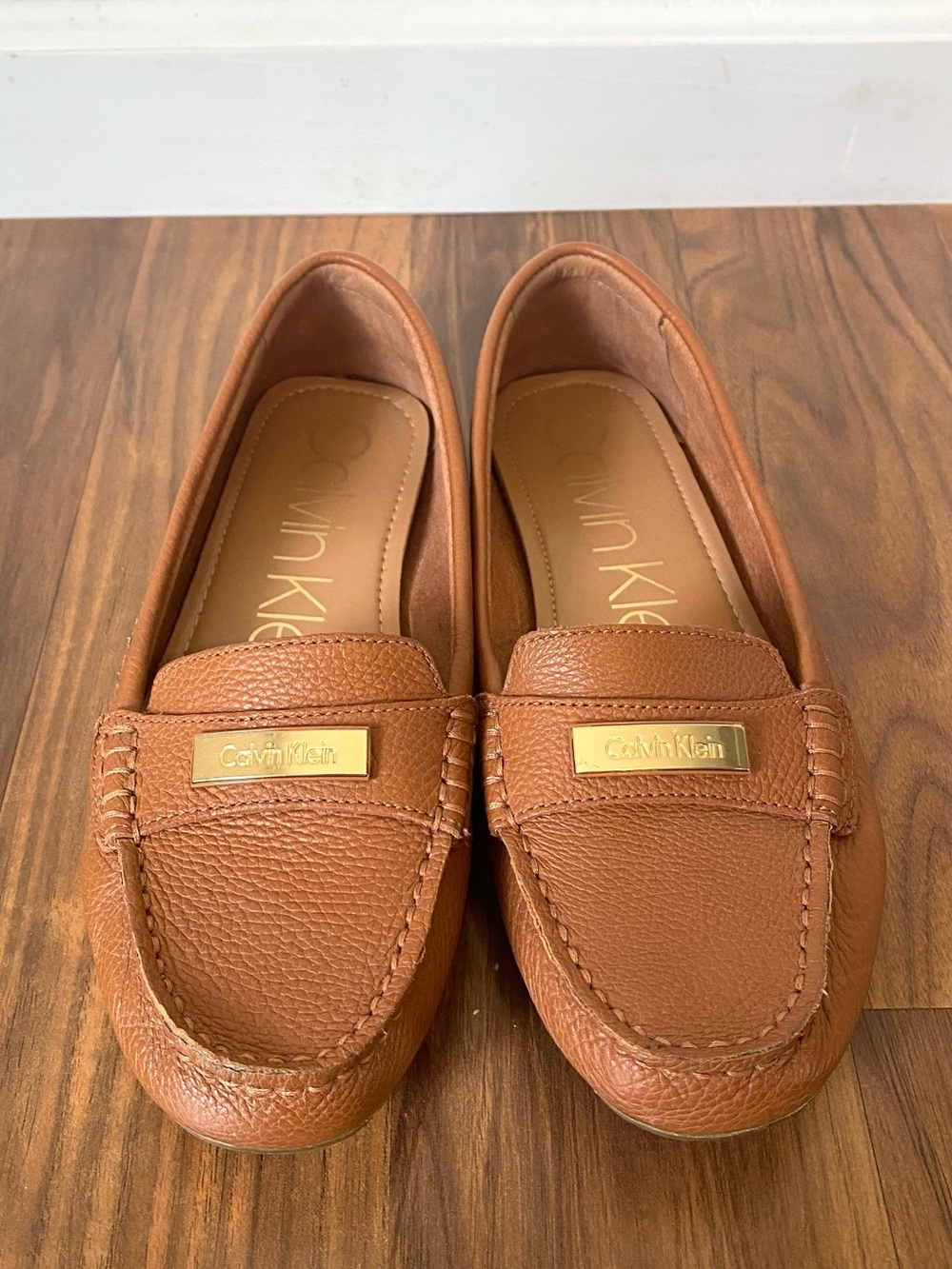 CALVIN KLEIN women’s leather camel brown slip on moccasin loafers (size 8)